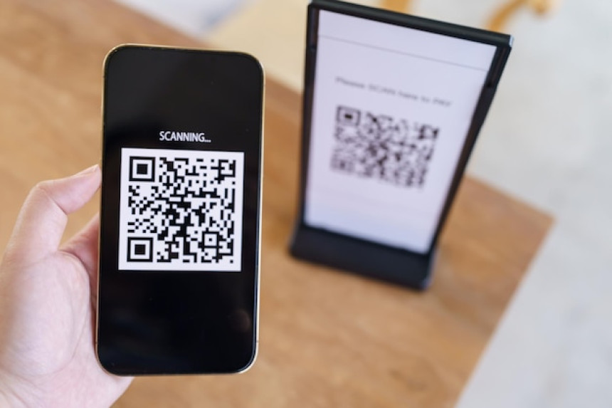 The Food Industry's Response and Regulatory Authorities to Adopting QR Menus in Restaurants